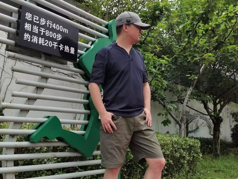 S疯了的单导又推出亨利小V领polo衫，凭啥又把大伙当“韭菜”收割