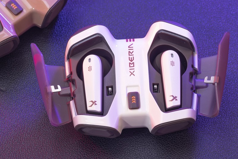 赛博朋克与外太空，告别延迟的真电竞TWS耳机，西伯利亚W20双模TWS耳机