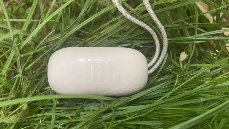 汗下如雨的运动，喧闹嘈杂的现场，都需要JBL智能运动耳机陪伴