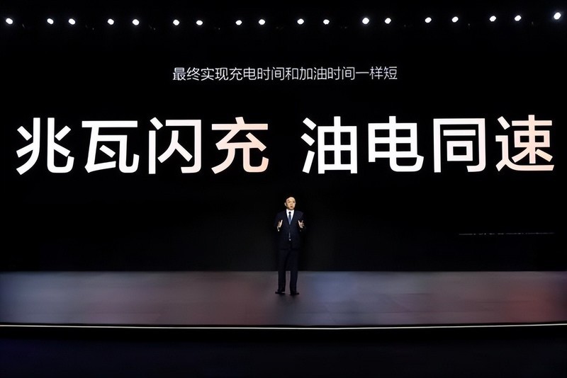 闪充5分钟续航400公里，电车充电比手机充电还快！比亚迪干的