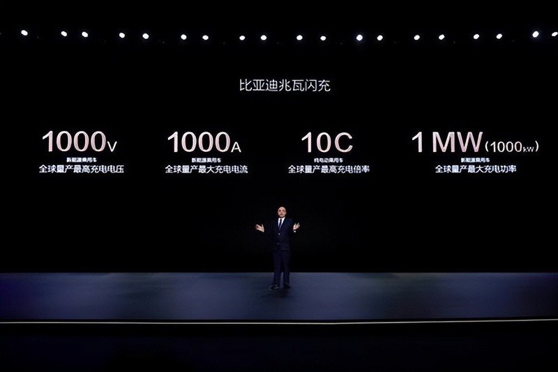 闪充5分钟续航400公里，电车充电比手机充电还快！比亚迪干的