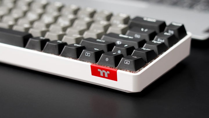 Thermaltake C360机械键盘体验：RGB 热插拔 三模无线 样样精通