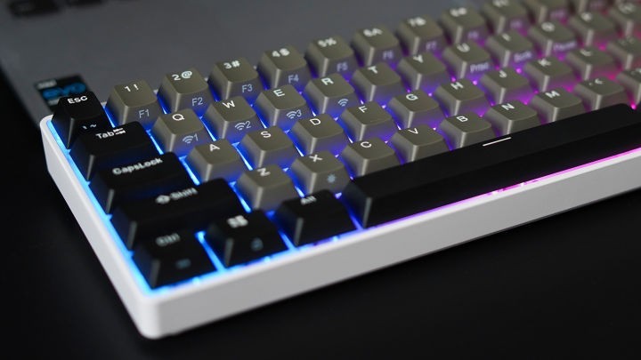 Thermaltake C360机械键盘体验：RGB 热插拔 三模无线 样样精通