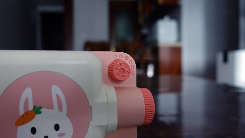 学玩两不误，趣学伴儿童故事放映机测评