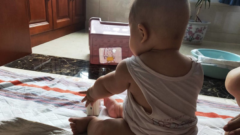 学玩两不误，趣学伴儿童故事放映机测评