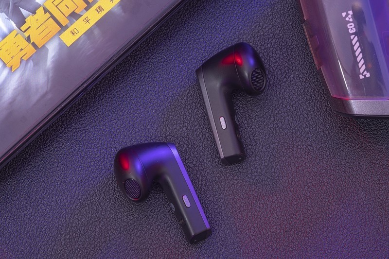 赛博朋克与外太空，告别延迟的真电竞TWS耳机，西伯利亚W20双模TWS耳机