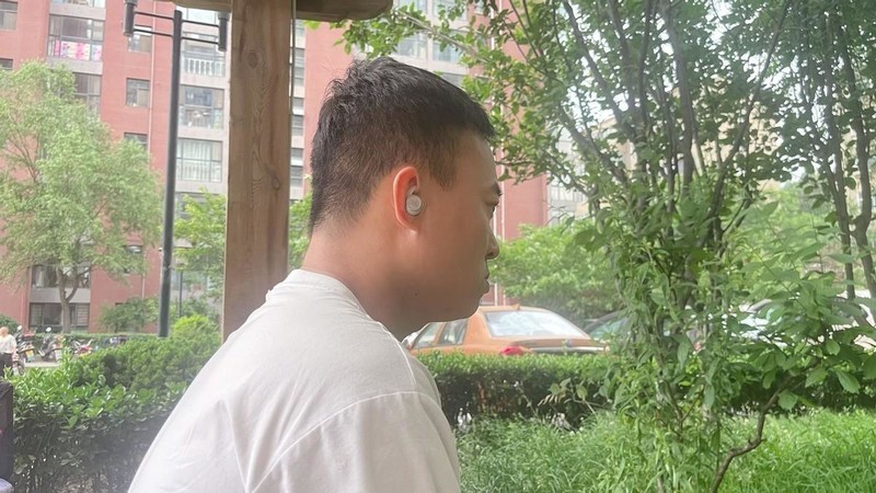 汗下如雨的运动，喧闹嘈杂的现场，都需要JBL智能运动耳机陪伴