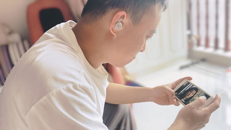 汗下如雨的运动，喧闹嘈杂的现场，都需要JBL智能运动耳机陪伴