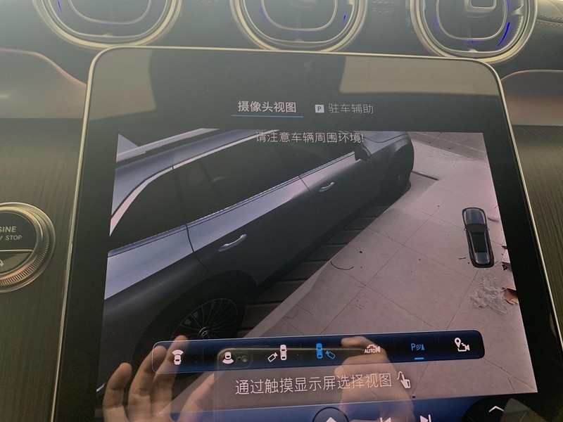 23款奔驰GLC260L升级原厂360全景影像 高清环绕的视野