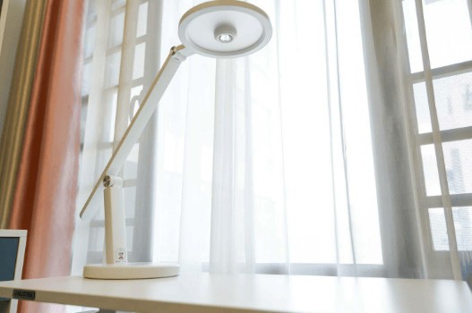 学生台灯照度多少为好？挑选专业护眼灯的六个实用技巧！