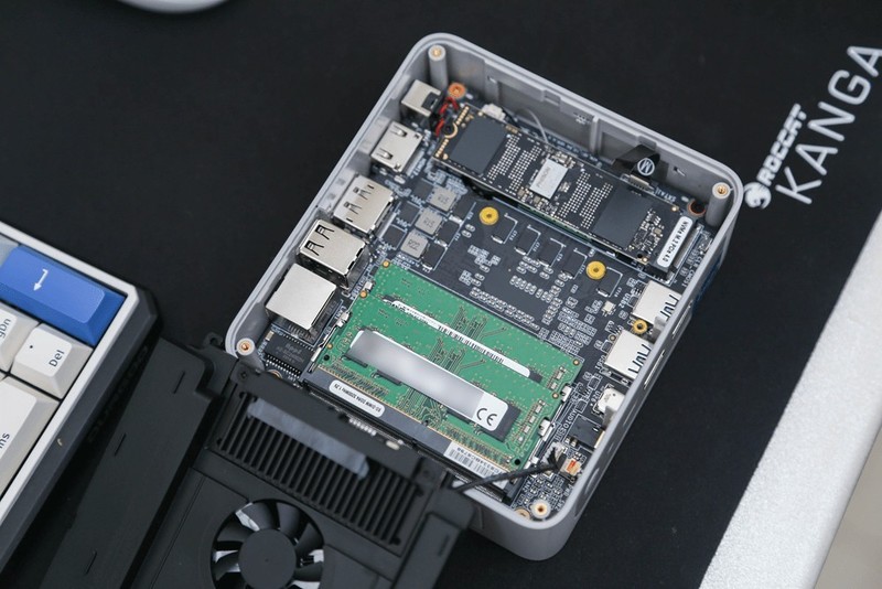 零刻SEi12迷你主机评测，12代酷睿i5-12450H，巴掌大小跑分近百万