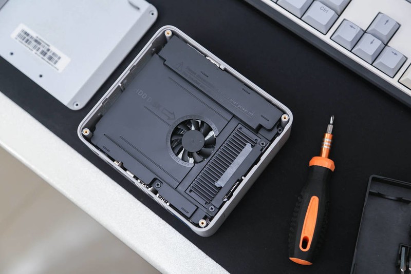 零刻SEi12迷你主机评测，12代酷睿i5-12450H，巴掌大小跑分近百万