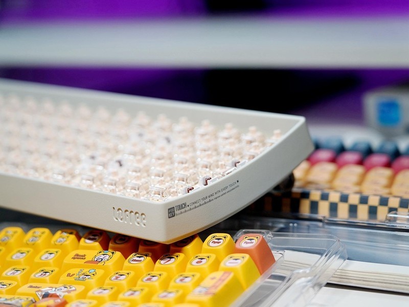 女生机械键盘怎么选？打造漂亮桌搭，女神节送Lofree洛斐小翘没错