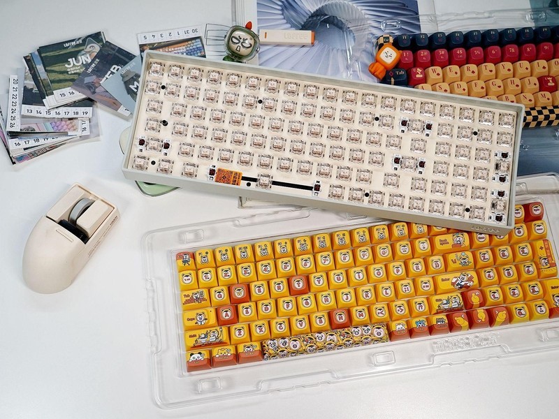 女生机械键盘怎么选？打造漂亮桌搭，女神节送Lofree洛斐小翘没错