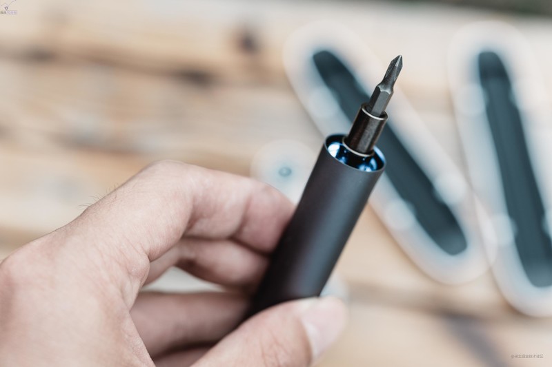 平时修理各种小东西，电动螺丝刀确实更好用