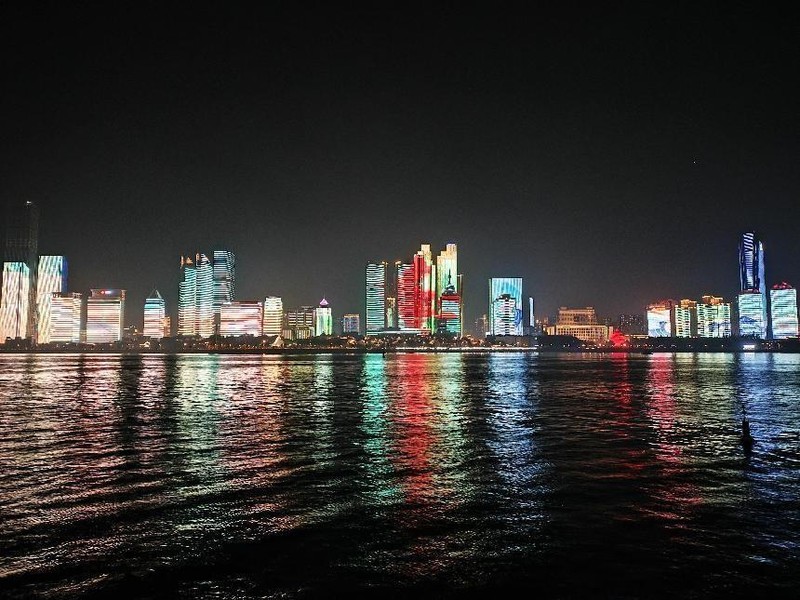 小巧便携颜值高，3999元即可到手的Moto Razr40上手体验