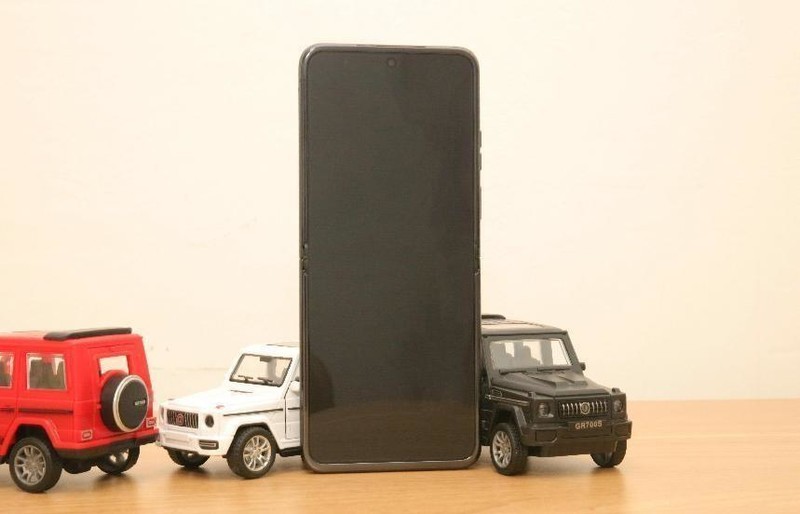 小巧便携颜值高，3999元即可到手的Moto Razr40上手体验