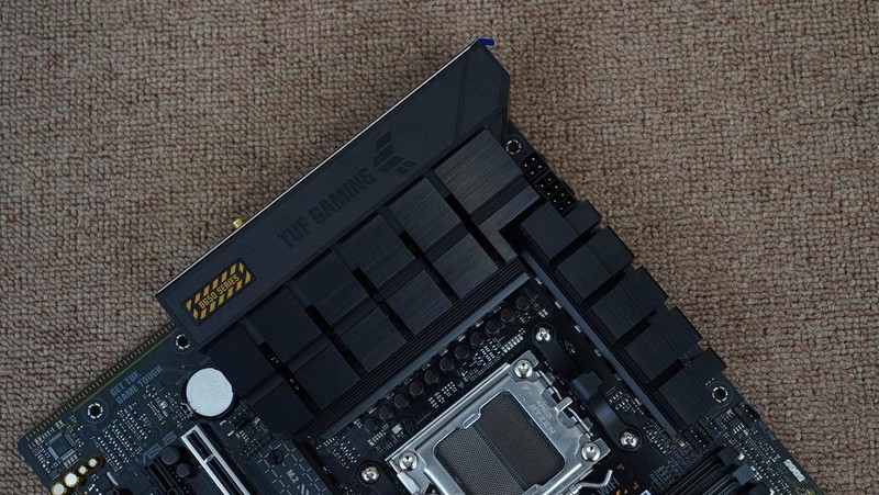 谁才是高性价比游戏神器？R5 9600X、i5 14600KF对比测试