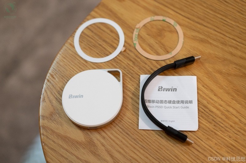 轻盈磁吸即插即用，手机 Vlog 轻松录制，佰维PM2000移动固态硬盘上手