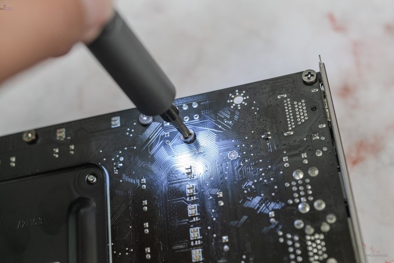 平时修理各种小东西，电动螺丝刀确实更好用