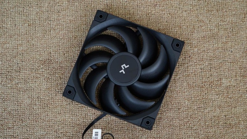 谁才是高性价比游戏神器？R5 9600X、i5 14600KF对比测试