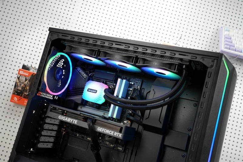 德商德静界主机：静谧与性能的完美融合，静享科技之美！