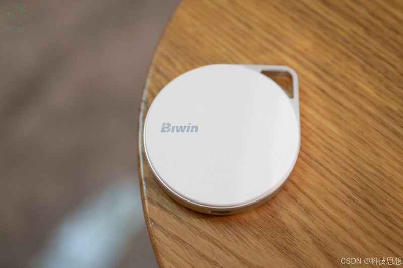 轻盈磁吸即插即用，手机 Vlog 轻松录制，佰维PM2000移动固态硬盘上手