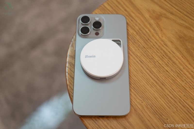 轻盈磁吸即插即用，手机 Vlog 轻松录制，佰维PM2000移动固态硬盘上手