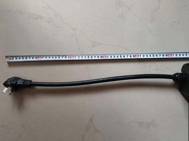 使用一个月下来，不得不承认，这款随车充就是比原配的香