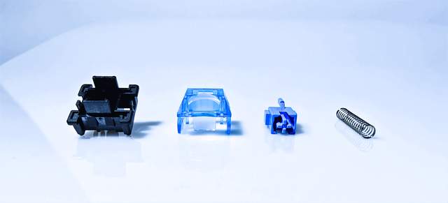 瑞翼鲨 × 思巴达 联合推出深海轴