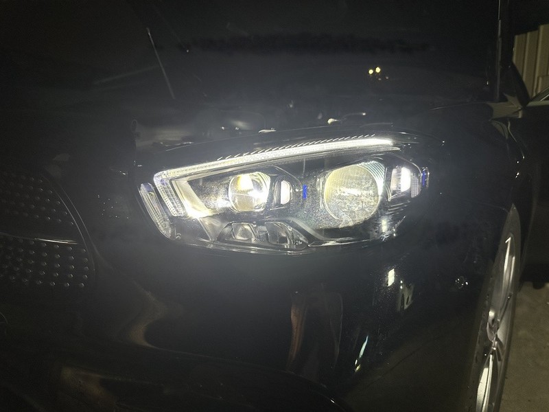 23款奔驰E300L升级几何多光束大灯 车辆自检等功能