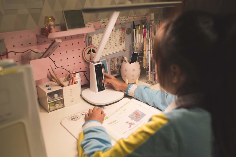 叠BUFF的飞利浦A1护眼灯，卖点之多总能戳中你的刚需