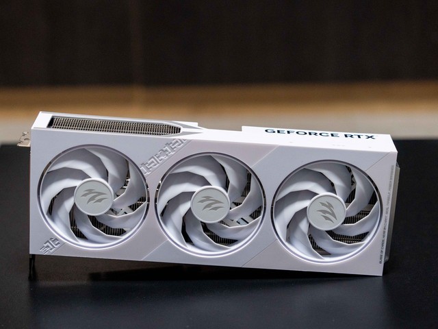 最期待的50系显卡，影驰RTX 5070 Ti 圣刃OC显卡首发测评