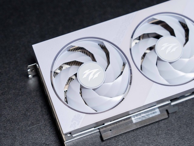 最期待的50系显卡，影驰RTX 5070 Ti 圣刃OC显卡首发测评