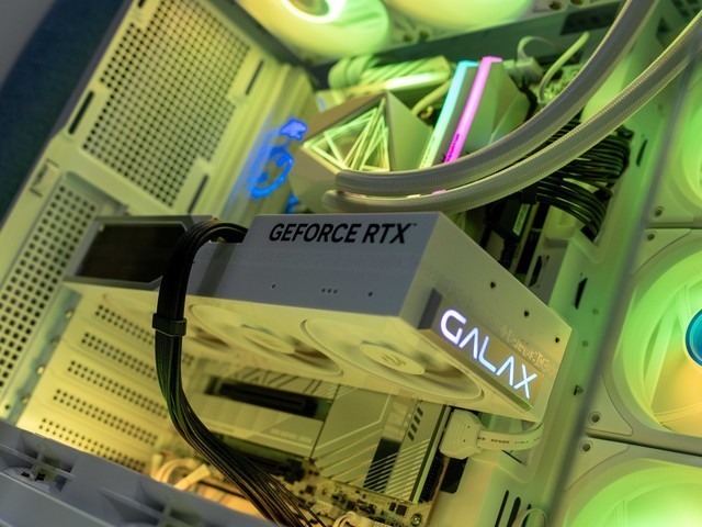 最期待的50系显卡，影驰RTX 5070 Ti 圣刃OC显卡首发测评