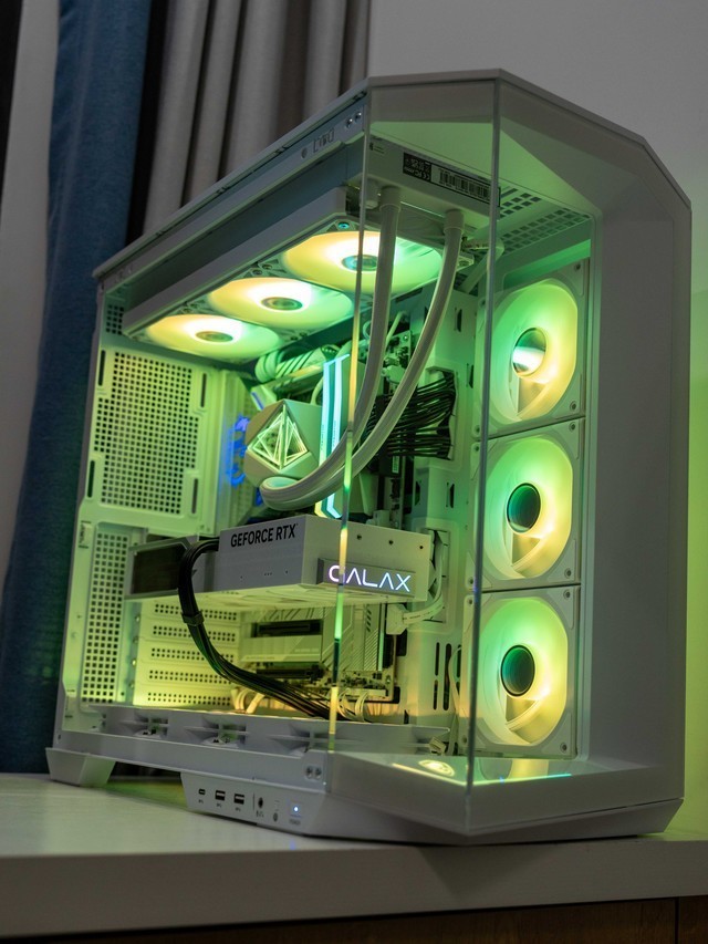 最期待的50系显卡，影驰RTX 5070 Ti 圣刃OC显卡首发测评