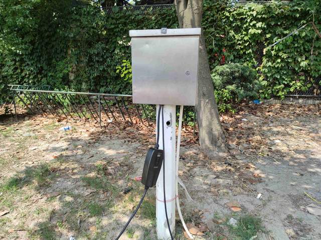 使用一个月下来，不得不承认，这款随车充就是比原配的香