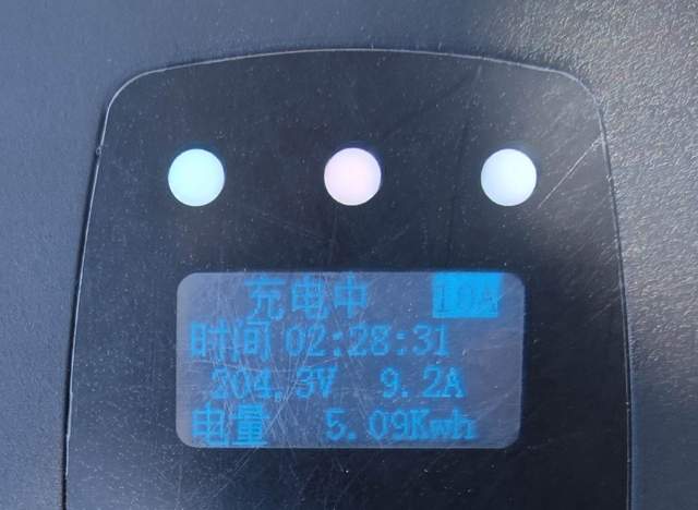 使用一个月下来，不得不承认，这款随车充就是比原配的香