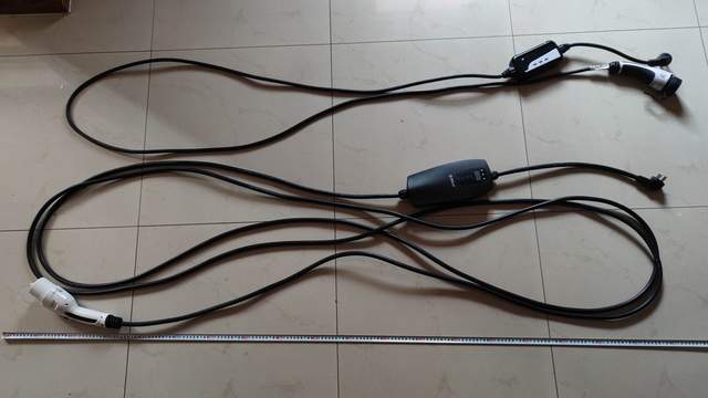 使用一个月下来，不得不承认，这款随车充就是比原配的香