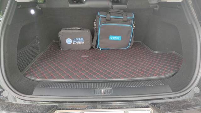 使用一个月下来，不得不承认，这款随车充就是比原配的香