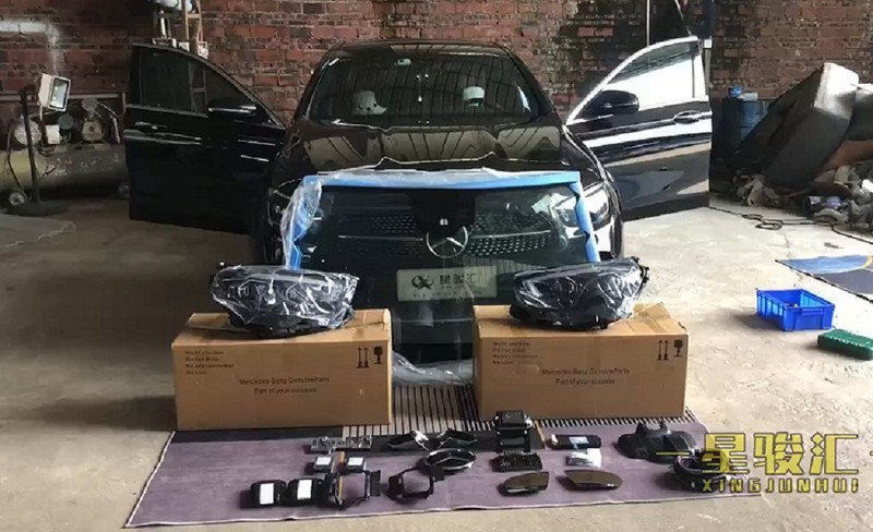 23款奔驰E300L升级几何多光束大灯 车辆自检等功能