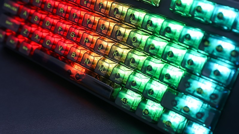 佳达隆小袋鼠轴配黑透键帽，迪摩F87三模机械键盘再进化