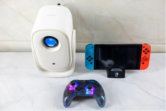 真1080P，投影效果出色，适合家用，哈趣Q1云台投影仪体验