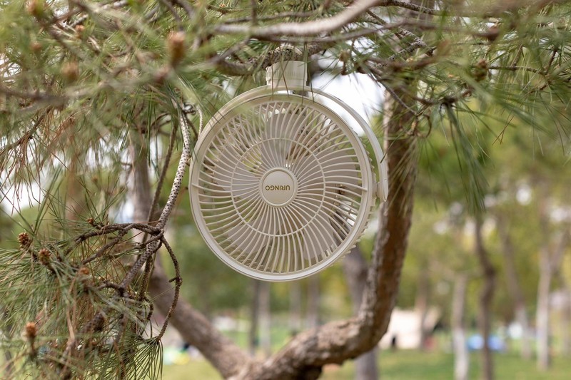 户外清凉无蚊虫，七彩叮当露营风扇，让夏日露营更有氛围感