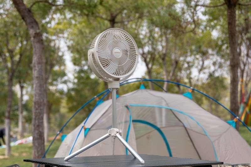 户外清凉无蚊虫，七彩叮当露营风扇，让夏日露营更有氛围感