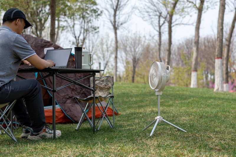户外清凉无蚊虫，七彩叮当露营风扇，让夏日露营更有氛围感