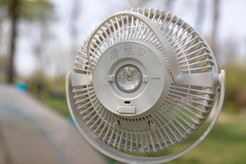 户外清凉无蚊虫，七彩叮当露营风扇，让夏日露营更有氛围感