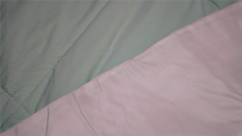 夏日空调房必备！8H 冰镇果冻夏凉被体验：手感丝滑，睡觉盖舒服