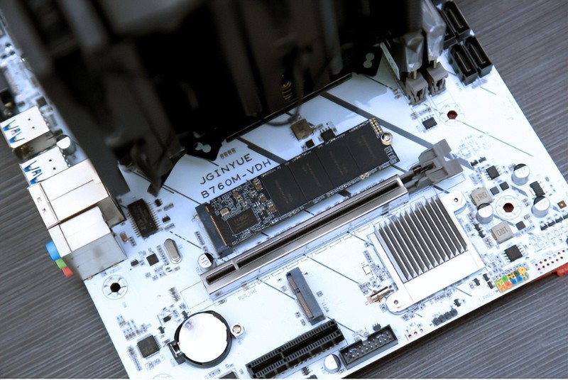 PCIE4.0固态这么卷？千元安排12代I5装新机