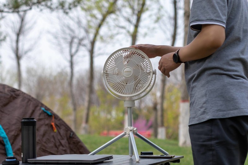 户外清凉无蚊虫，七彩叮当露营风扇，让夏日露营更有氛围感